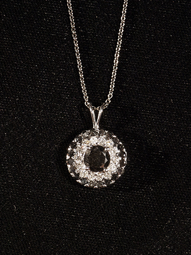 Arido 18k white gold diamond pendant