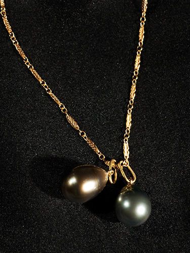 Arido pearl pendant