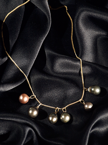 Arido 18k yellow gold black tahitian pearl necklace